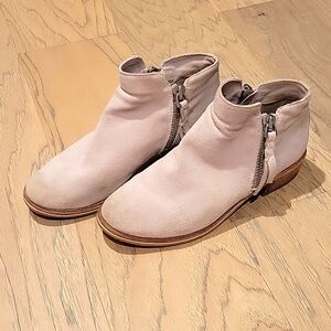 Dolce Vita Suede bootie size 8 tan sutton